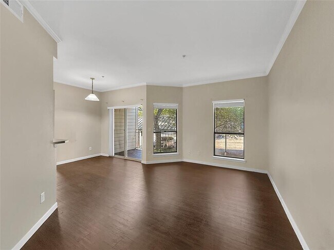 Foto del edificio - 6000 Shepherd Mountain Cove