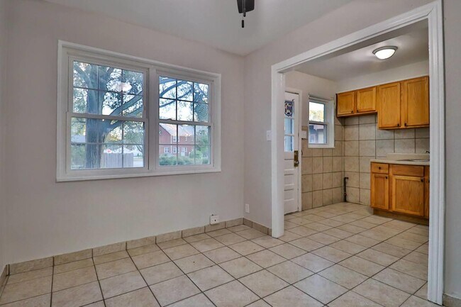 Foto del edificio - 902 N Prairie Ave