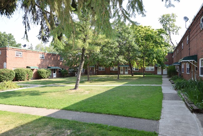 Cleveland Courtyard Apartments