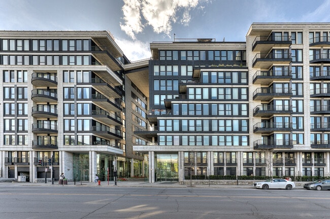 Building Photo - 333 Rue Sherbrooke E