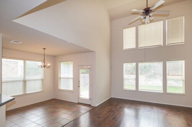 Building Photo - Stunning 5-Bedroom Home in the Sought-Afte...