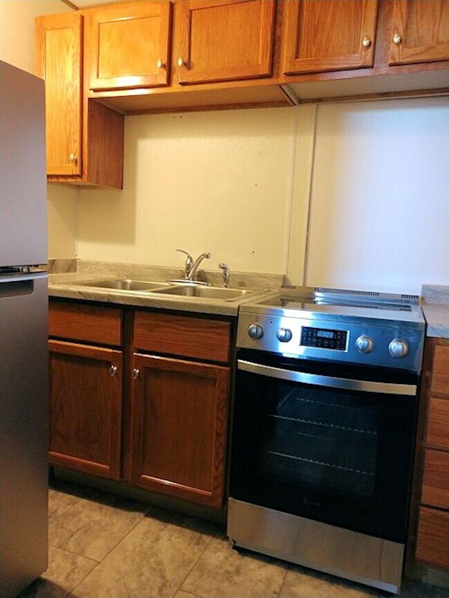 Fotografía del edificio - 126 N Lake Ave