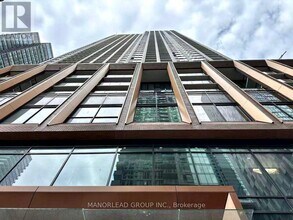 Building Photo - 400 King St W