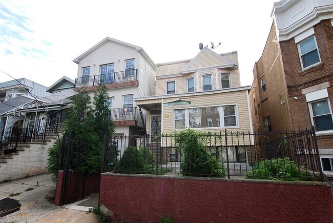 Building Photo - 3154 John F. Kennedy Blvd