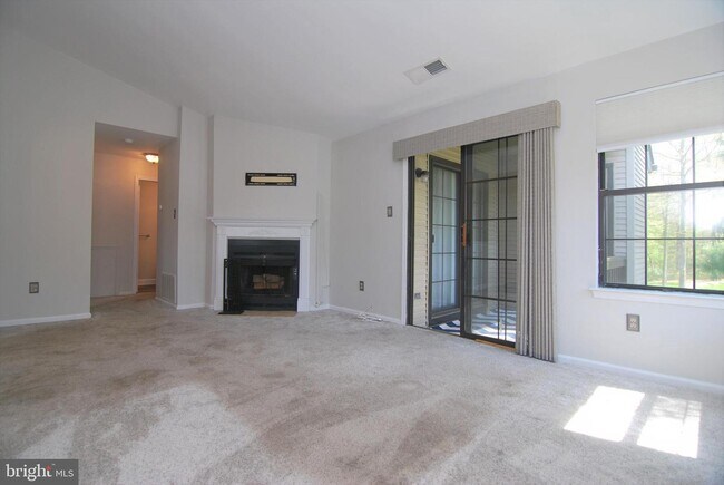 Building Photo - 102 Basswood Ct