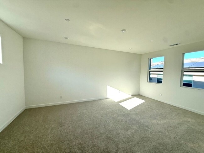 Foto del edificio - LIVE IN A NEW HOME!