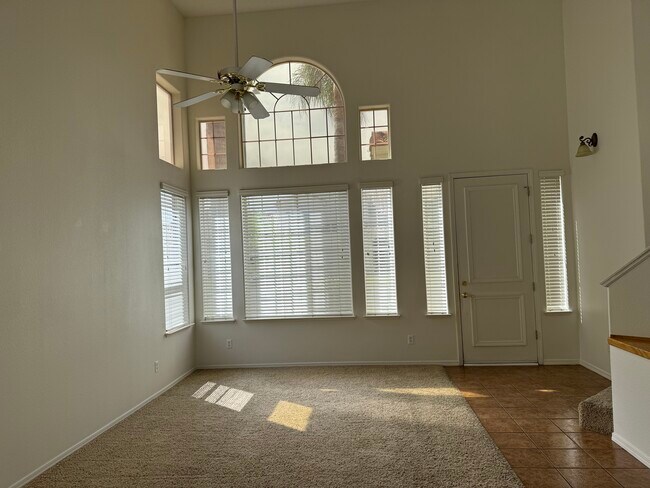 Foto del edificio - 150 Lake Dr