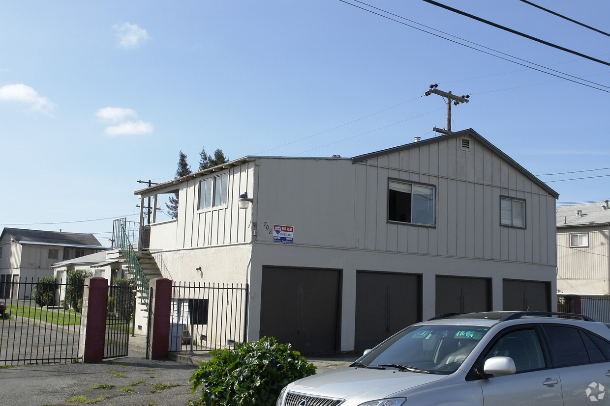 Primary Photo - 708-722 Marin Ave