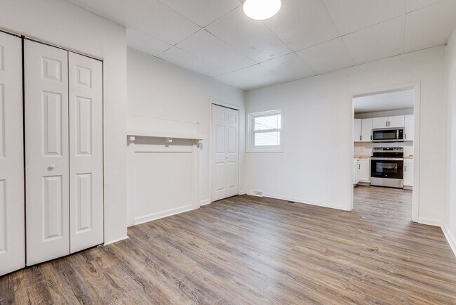 Foto del edificio - AVAILABLE NOW  - FULLY RENOVATED Spacious ...