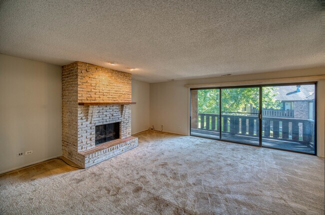 Foto del edificio - 8235 Poplar Ln