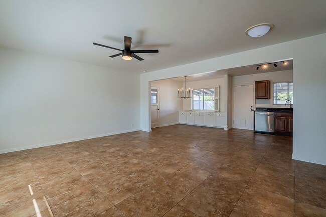 Building Photo - Updated home in Chandler!