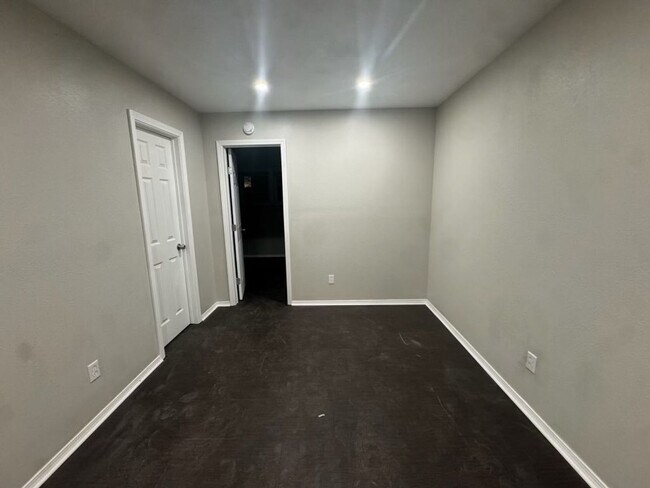 Foto del edificio - 2103 N Marrs St