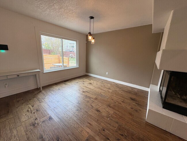 Foto del edificio - Beautiful 4 Bed 4 Bath Home in Lorson Ranch!!!