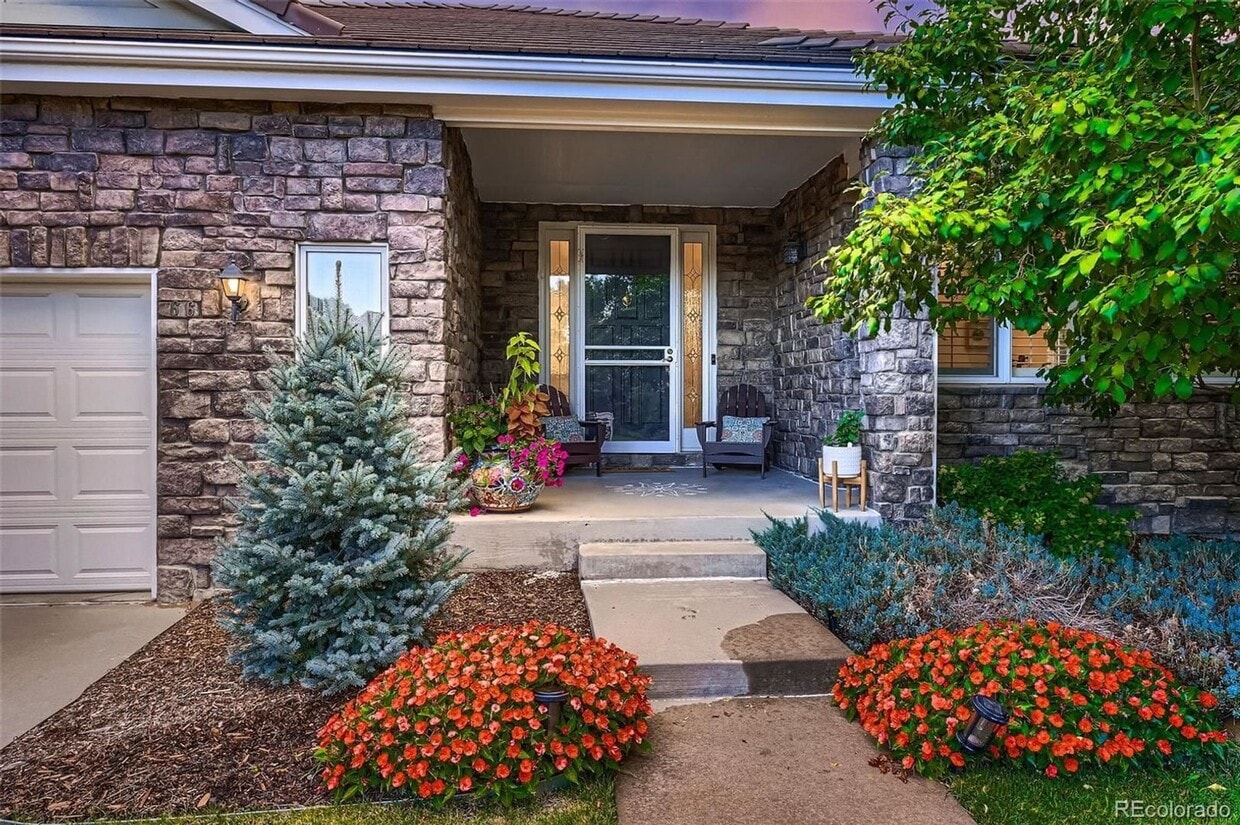 Foto principal - Extravagant home with lots to offer!
