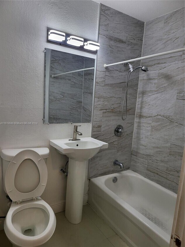 Foto del edificio - 722 SW 8th St