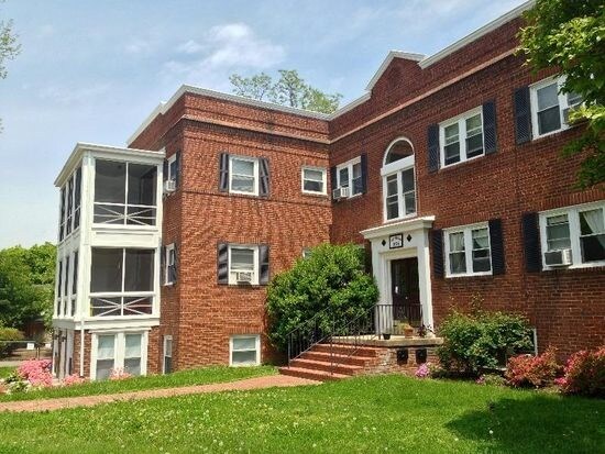 Building - 605 N Irving St
