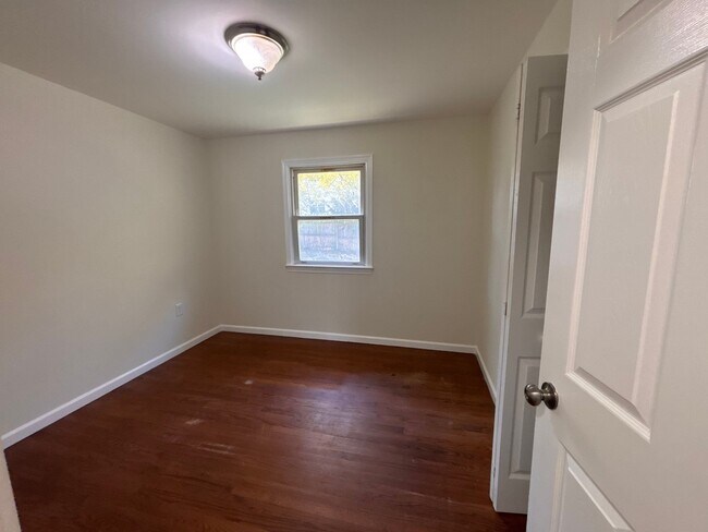 Building Photo - 4505 Samar St