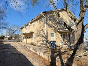 Building Photo - 813 N University St