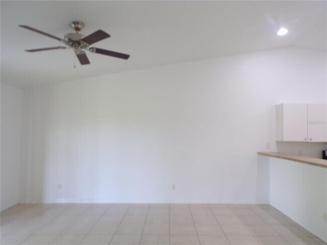 Building Photo - 385 Sunflower St