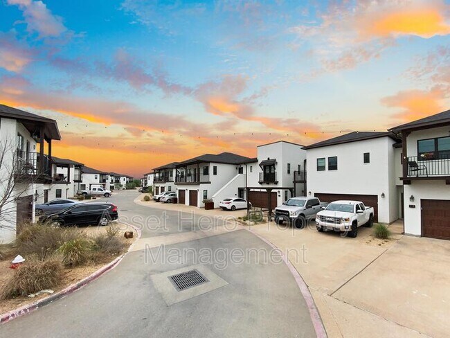 Foto del edificio - 203 Brentwood Dr E