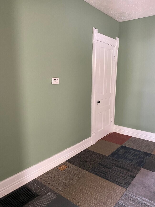 Sala de estar principal - 205 Cypress St