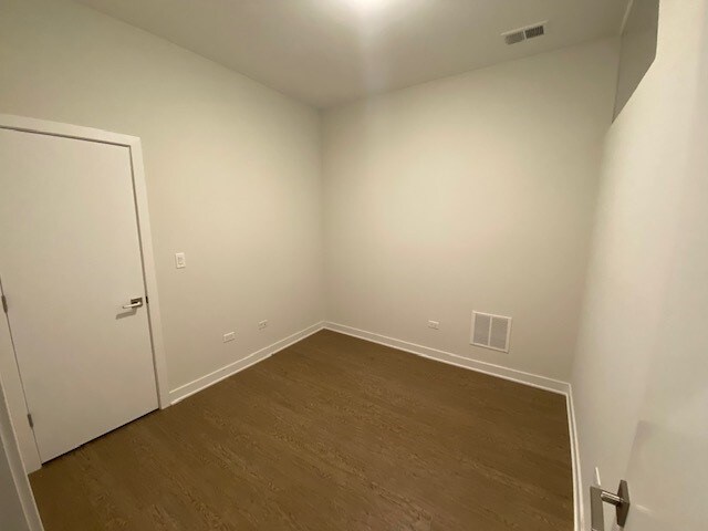 Foto del edificio - 2247 W Lawrence Ave
