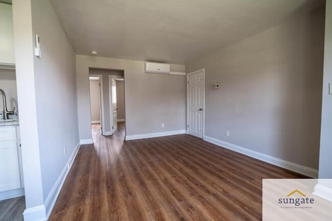 Building Photo - 1410 Dartmouth Ave