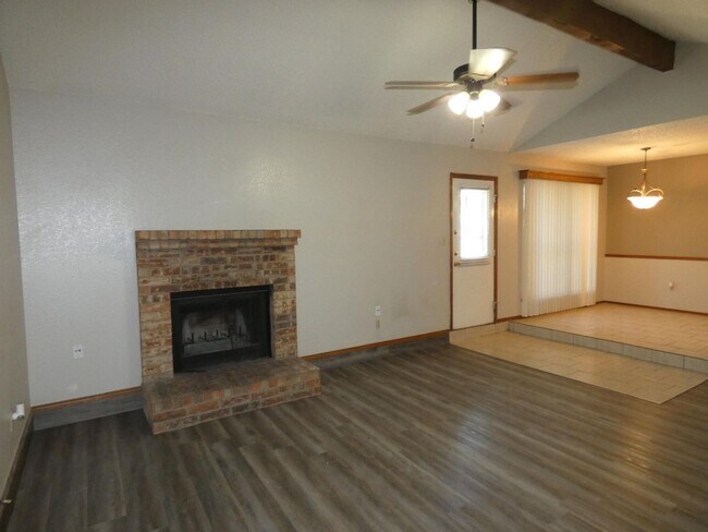 Foto del edificio - 324 Asbury Dr