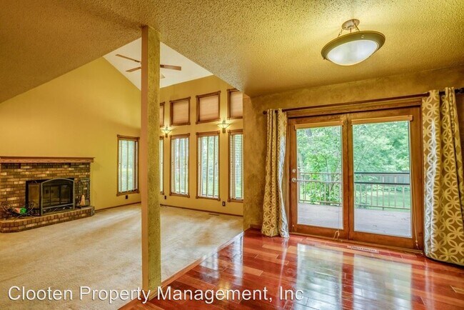 Foto del edificio - 4 br, 3 bath House - 738 Augsburg Ave