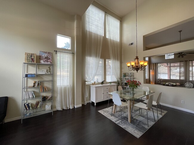 Foto del edificio - 1181 Saratoga Ct