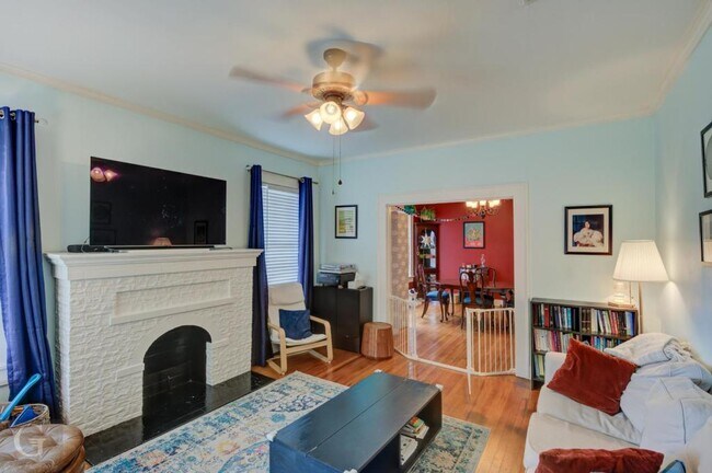 Foto del edificio - 818 Elmwood St