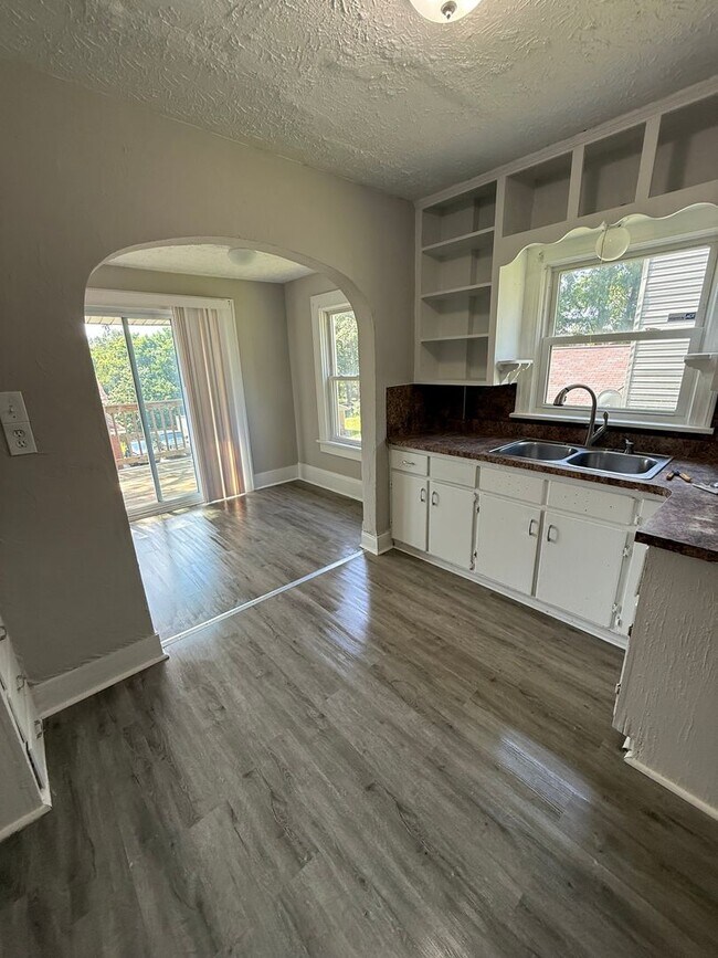 Foto del edificio - Coming Soon! Section 8 Accepted! Newly Ren...