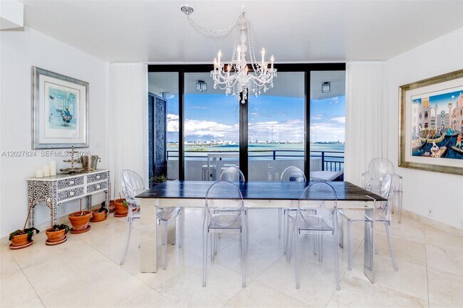Foto del edificio - 720 NE 69th St