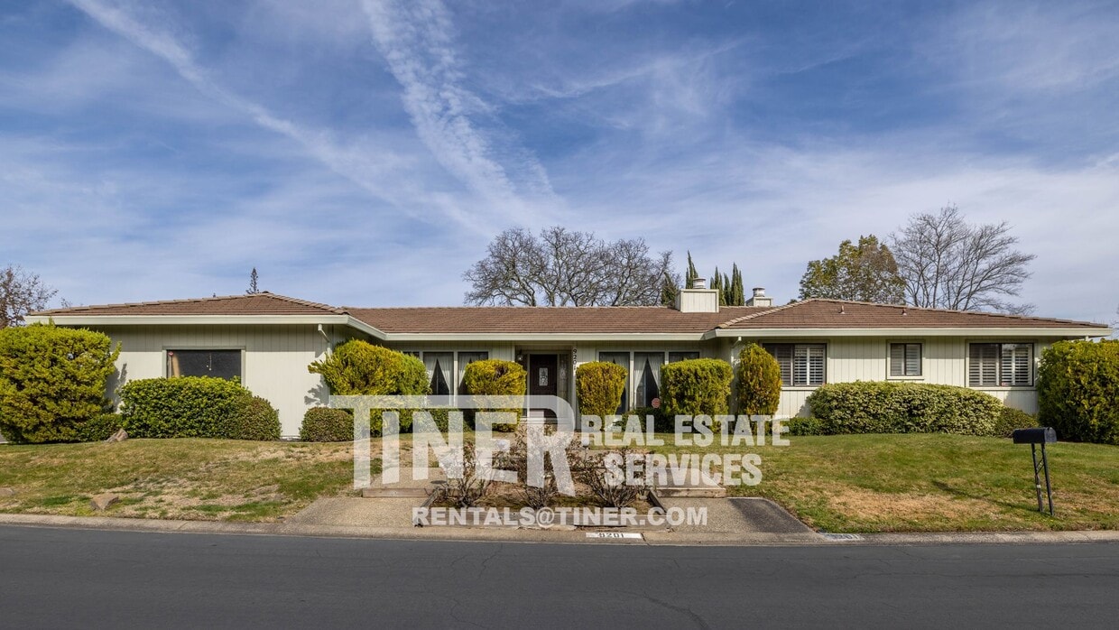 Stunning Rollingwood Home! House for Rent in Fair Oaks, CA
