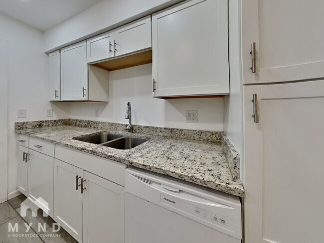 Building Photo - 6649 W Ocotillo Rd