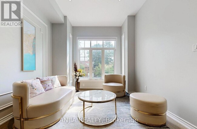 Photo du bâtiment - 74 Church St S