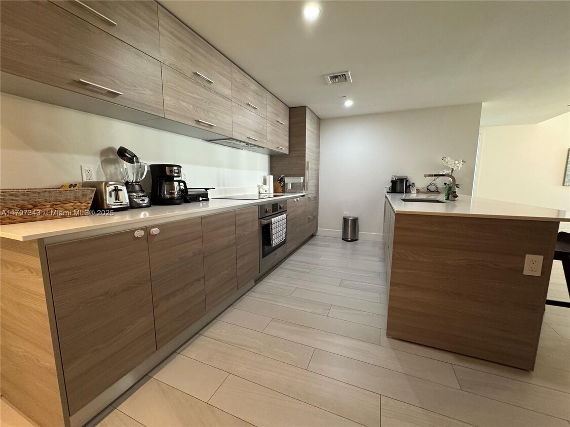Foto principal - 1300 S Miami Ave