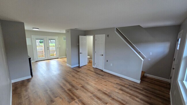 Foto del edificio - 2 bedroom/1.5 bath Townhouse  Kingsport, TN