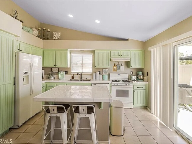 Building Photo - 332 Del Flora St