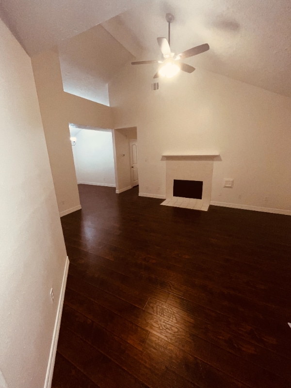 Foto del edificio - 8811 Cold Lake Dr