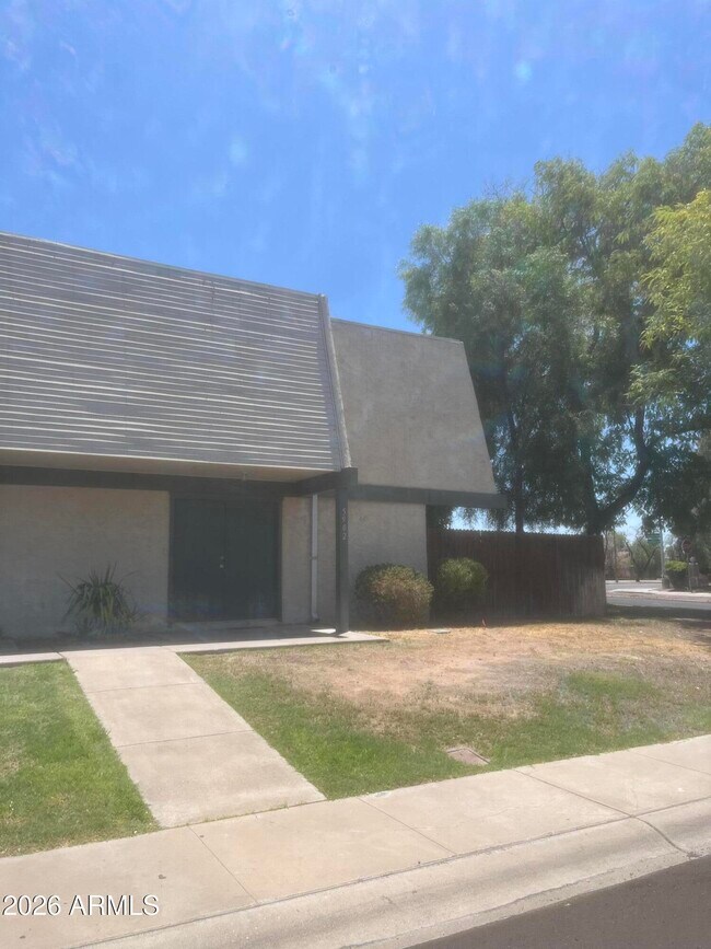 Foto del edificio - 5902 W Townley Ave