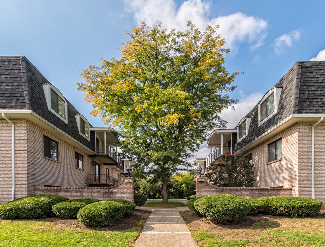 Primary Photo - LaCroix Court Apartments