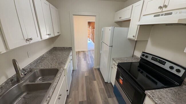 Building Photo - 3322 Tierra Dr NE