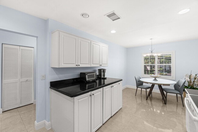 Foto del edificio - 5 Westgate Ln