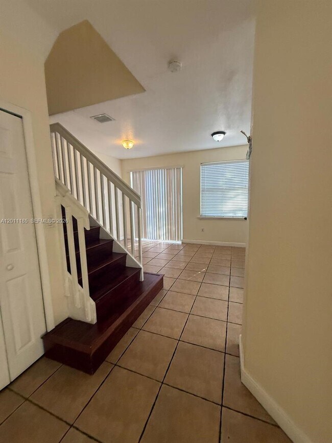 Foto del edificio - 5470 NW 107th Ave