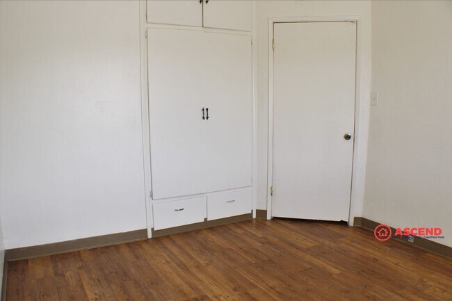 Building Photo - 615 Olive St