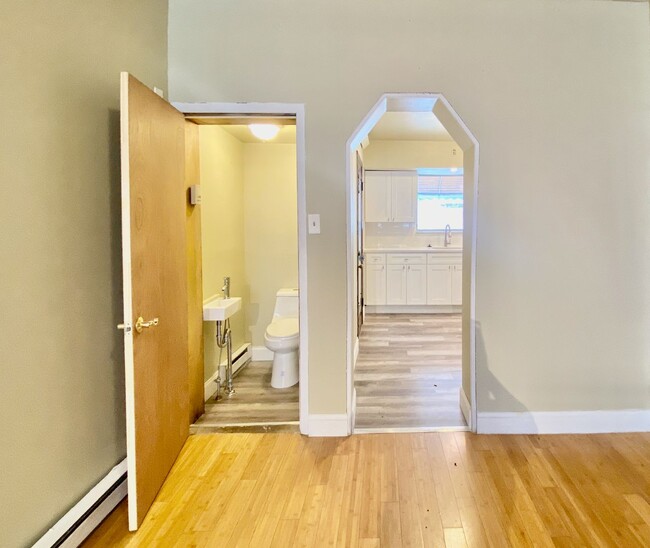 Building Photo - SWEET 2 BR / 1.5 BA HOUSE in South Philly w/ NEW KITCHEN & BATHS-Washer/Dryer & Yard!