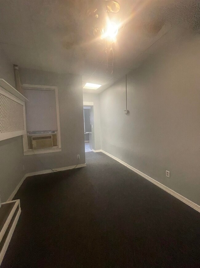 Building Photo - 107 Sherman Ave