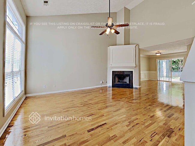 Building Photo - 207 Weatherstone Crossing