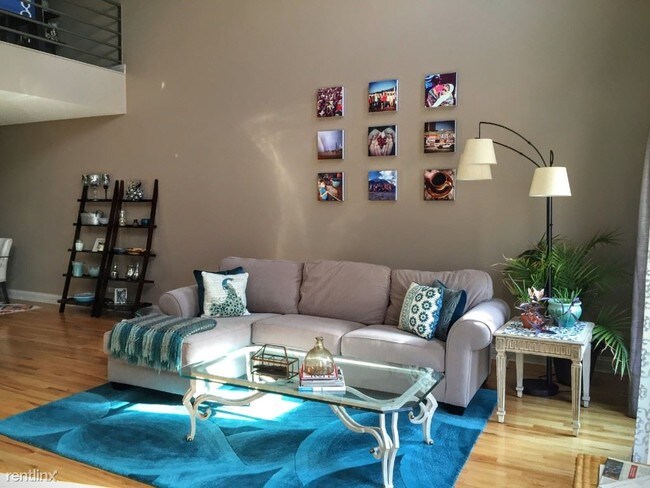 Building Photo - 2 br, 2 bath Condo - 2843 N Lincoln Ave 210
